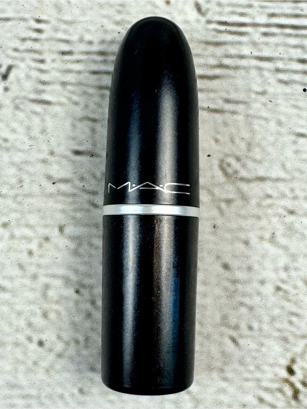 MAC Cosmetics Cremesheen Lipstick Quelle Surprise